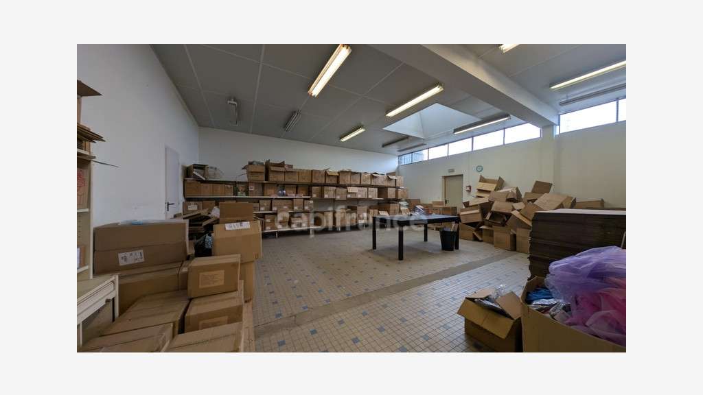 AV local d'activité 1460m² à Randonnai proche RN12