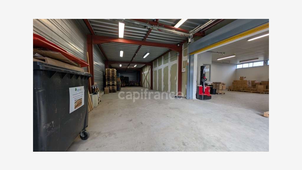 AV local d'activité 1460m² à Randonnai proche RN12