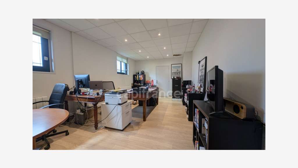 AV local d'activité 1460m² à Randonnai proche RN12