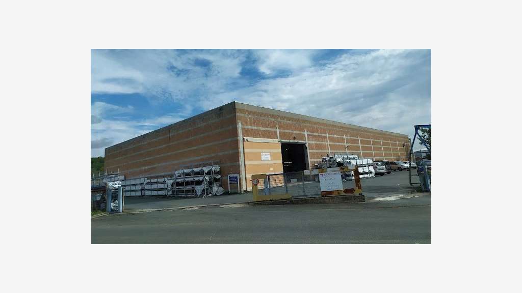 À vendre – Local d'activités de 4 358 m² à Réalm