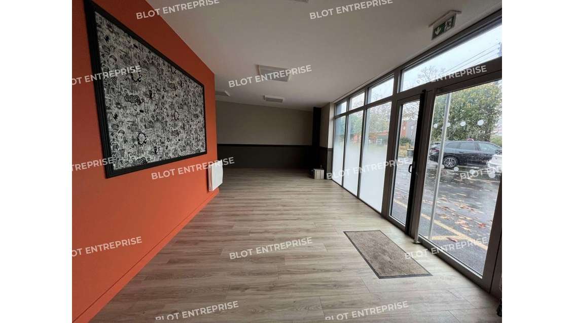 A vendre à louer cellule d'activités 270m² Rennes