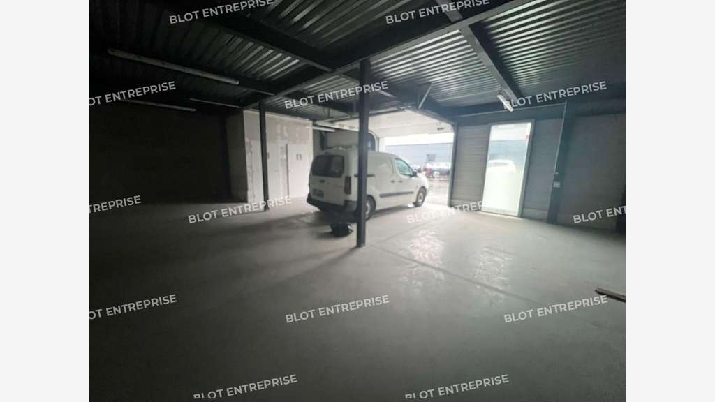 A vendre à louer cellule d'activités 270m² Rennes