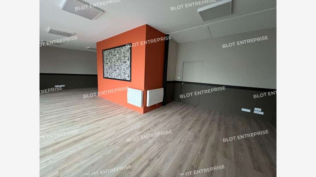 A vendre à louer cellule d'activités 270m² Rennes