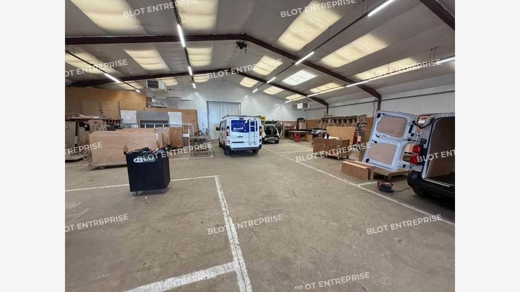 A vendre bâtiment 1270m² Rennes Ecopole Sud Est