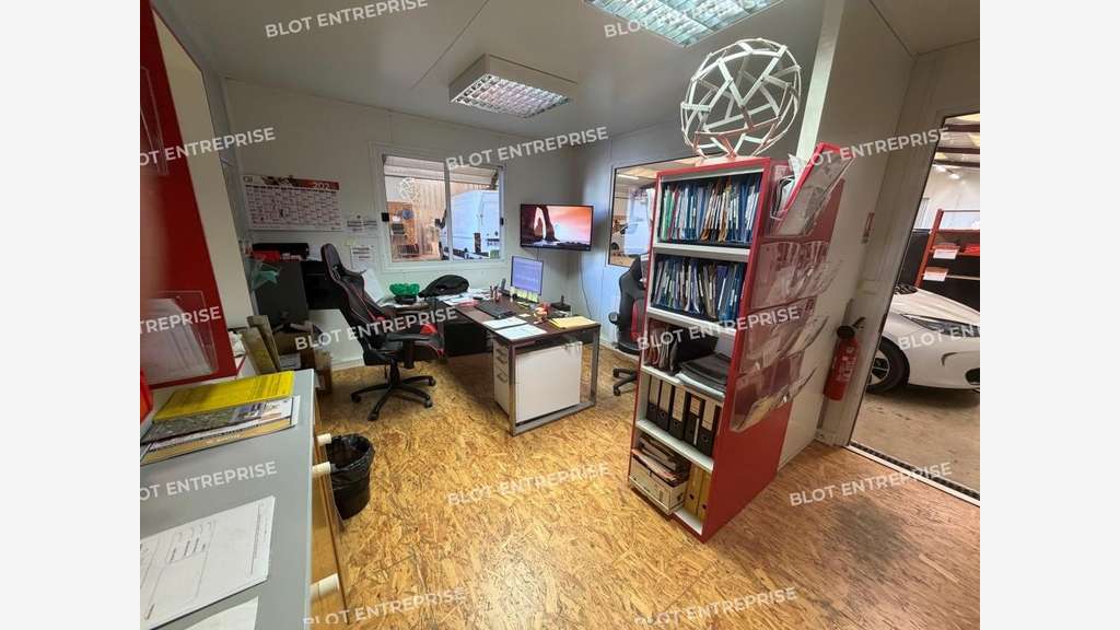A vendre bâtiment 1270m² Rennes Ecopole Sud Est