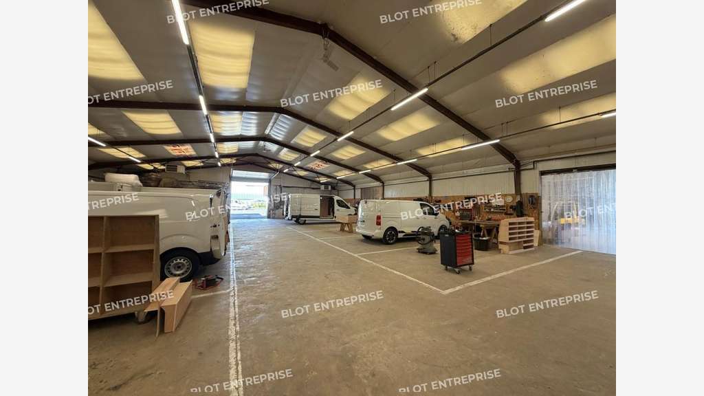 A vendre bâtiment 1270m² Rennes Ecopole Sud Est