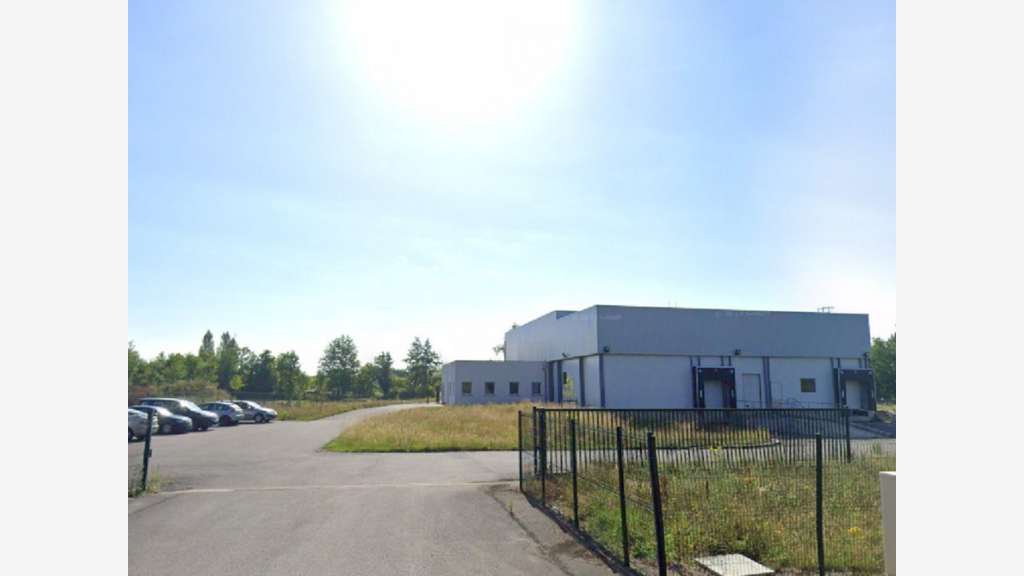 Ancien abattoir 1400m² à vendre à Restigné
