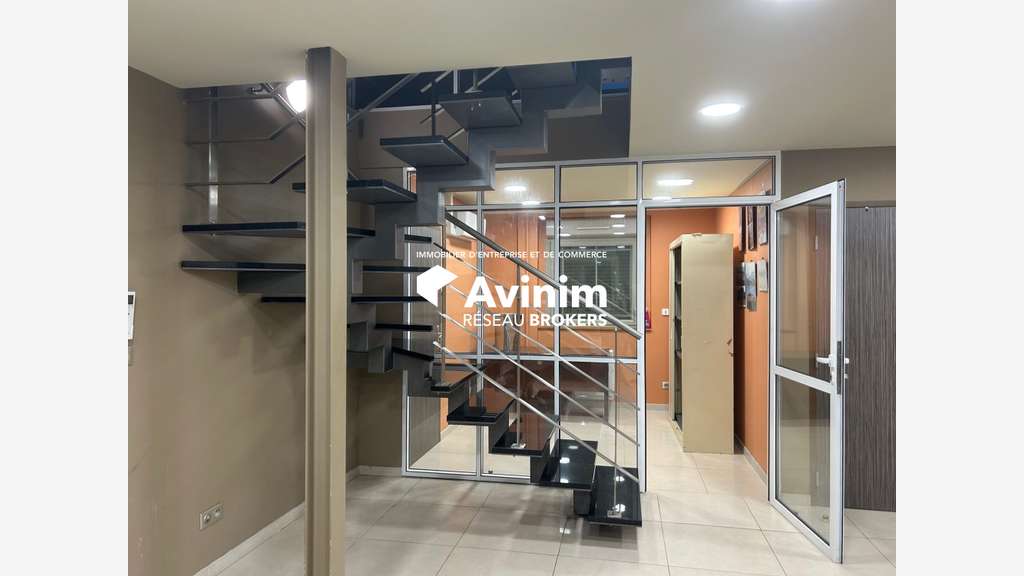 Vente bâtiment d'activité avec bureaux sur Riom