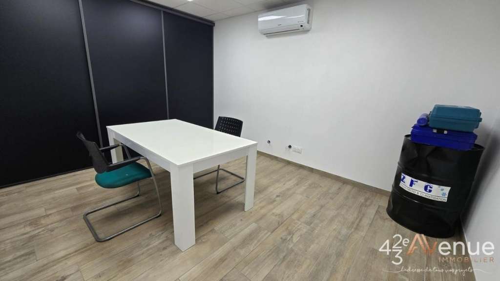 AV dépot-entrepôt proche centre Roche-la-Molière