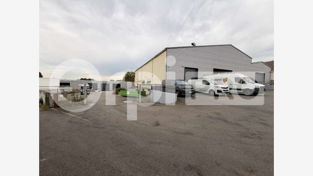 ROCHECHOUART - LOCAL D'ACTIVITE à vendre