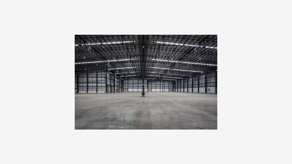 Exclusif ! AV bâtiment 7500m²  à Rochefort La Caro
