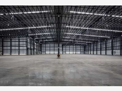 Exclusif ! AV bâtiment 7500m² à Rochefort La Caro