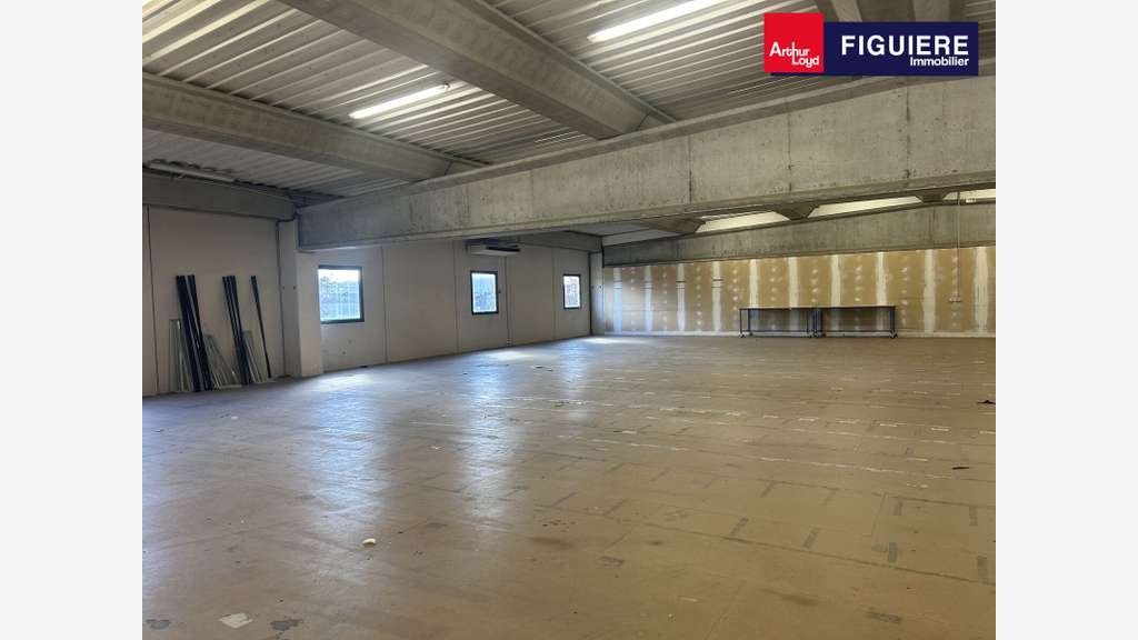 Vente bâtiment mixte indépendant 4631m² à Rousset