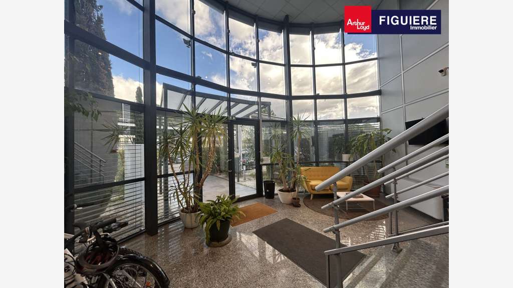 Vente bâtiment mixte indépendant 4631m² à Rousset