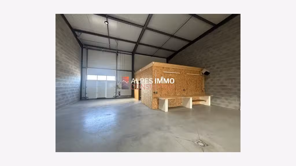 Entrepôt de 204m² à vendre en ZA Rumilly Sud