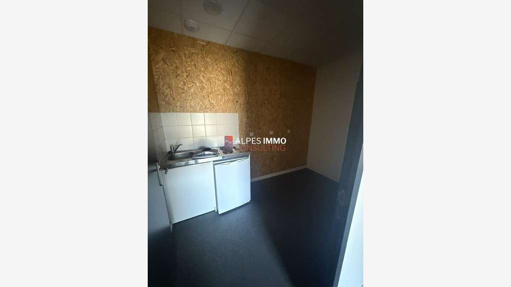 Entrepôt de 204m² à vendre en ZA Rumilly Sud