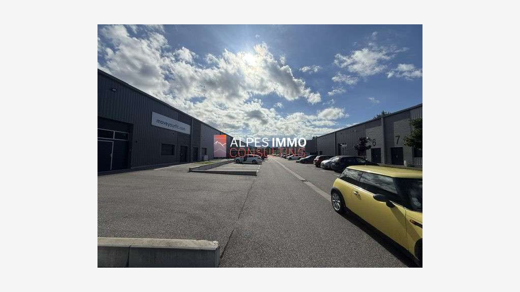 Entrepôt de 204m² à vendre en ZA Rumilly Sud