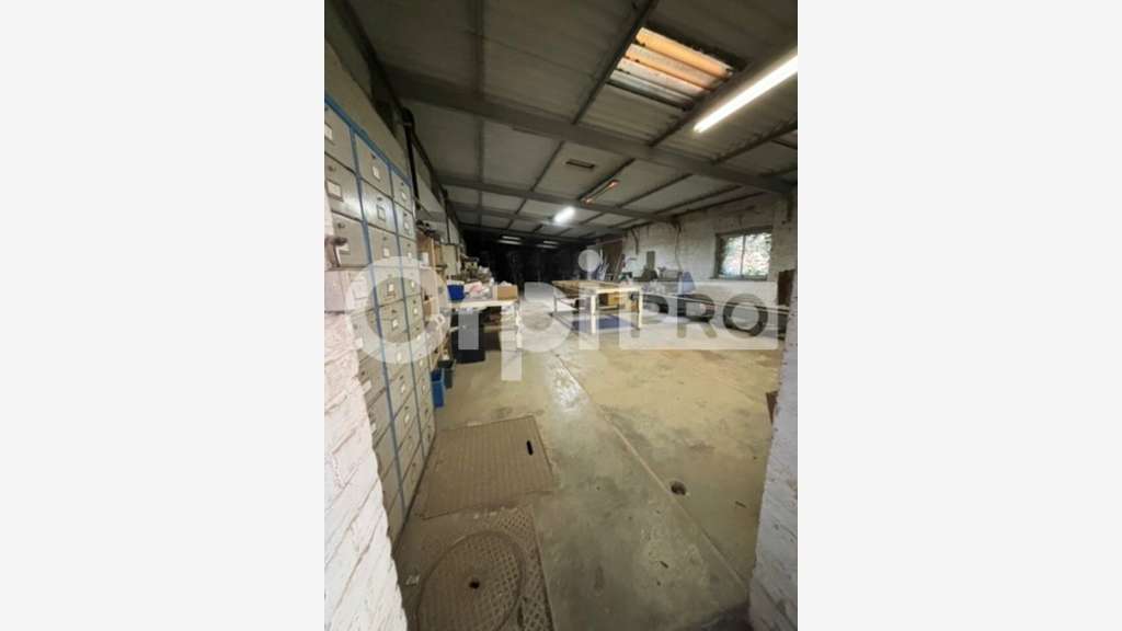 3 Entrepôts et une maison à vendre dans le 62