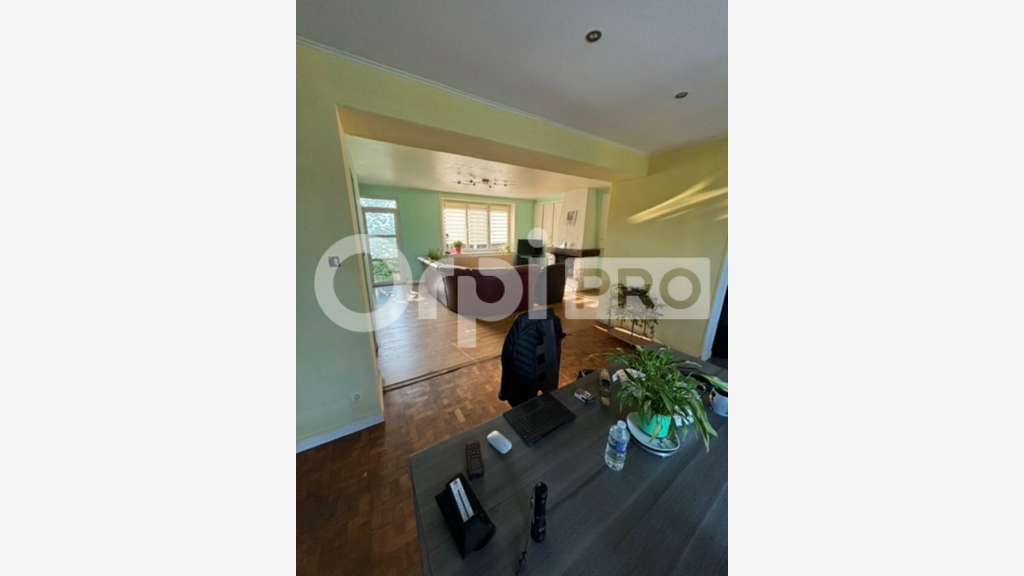3 Entrepôts et une maison à vendre dans le 62
