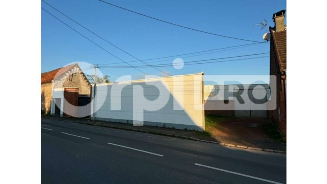 3 ENTREPOTS ET UNE MAISON à vendre dans le 62