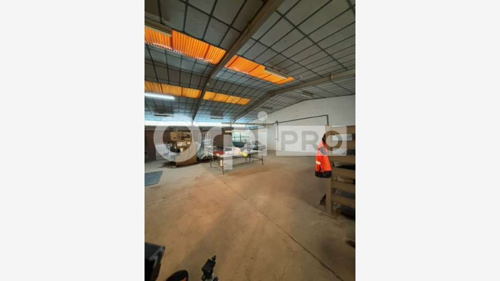 3 Entrepôts et une maison à vendre dans le 62