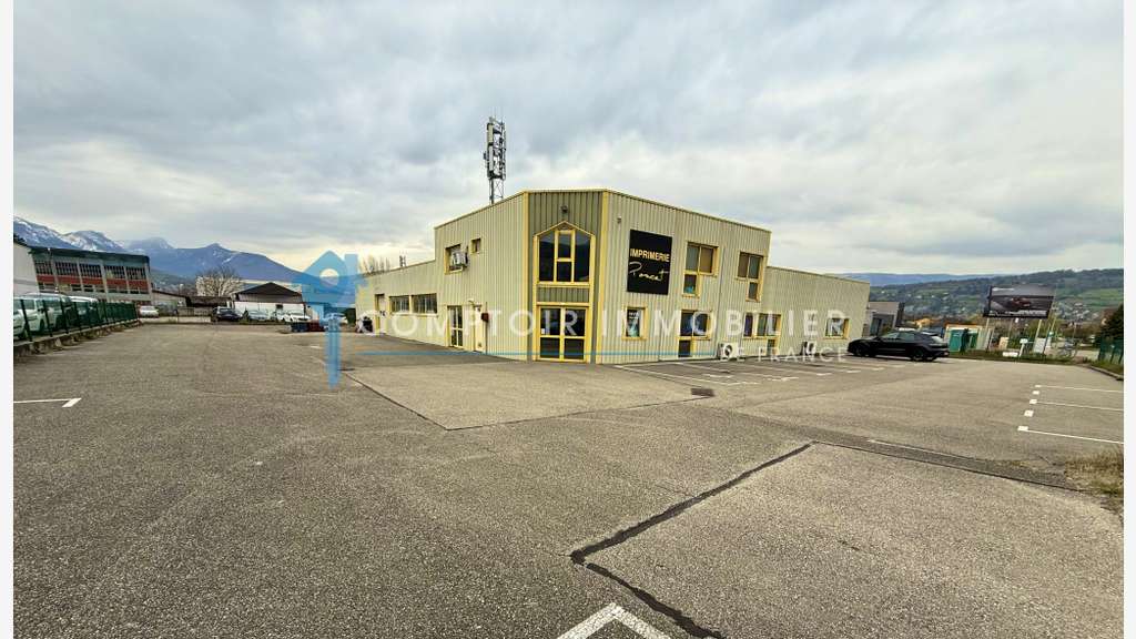 Local 911m² foncier 2 700m² à Saint-Alban-Leysse