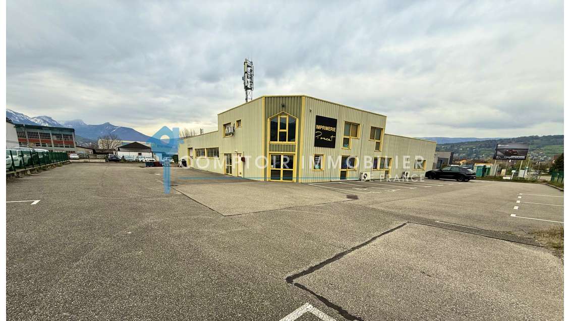 Local 911m² foncier 2 700m² à Saint-Alban-Leysse
