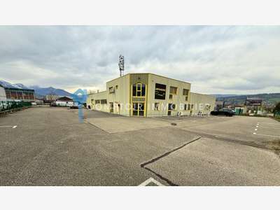 Local 911m² foncier 2 700m² à Saint-Alban-Leysse