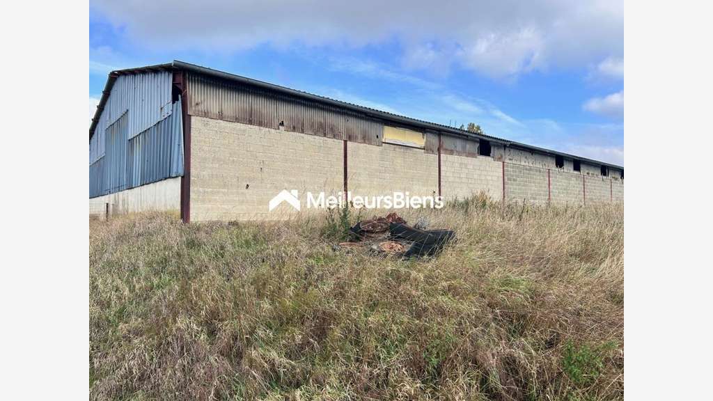 Bâtiment artisanal de 600m² proche N10