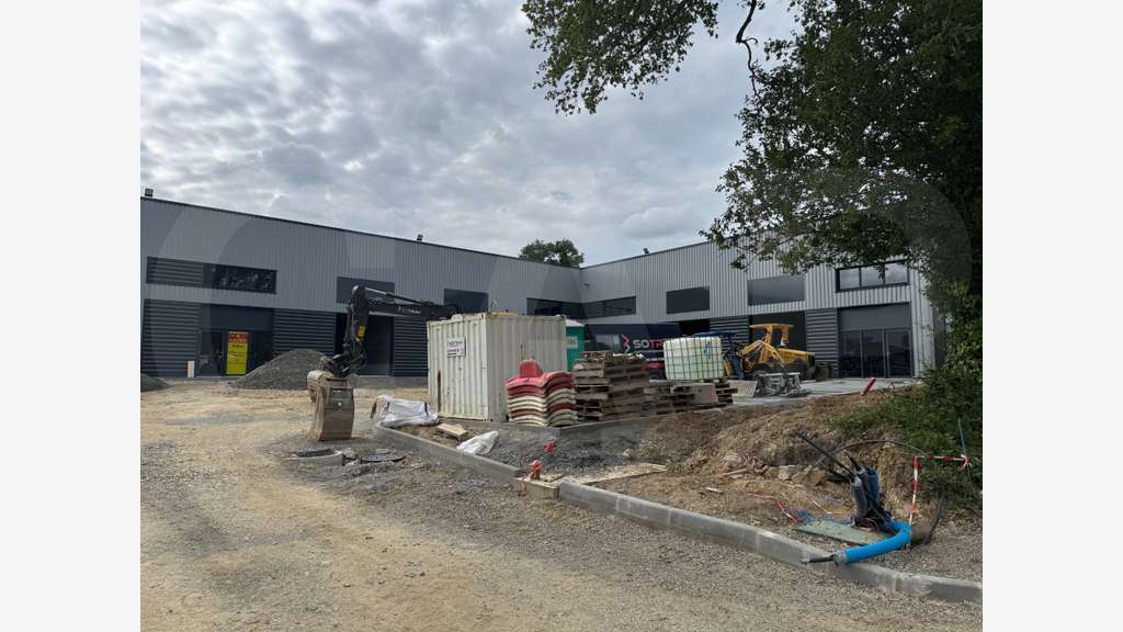 A vendre cellules 307m² axe Rennes Fougères