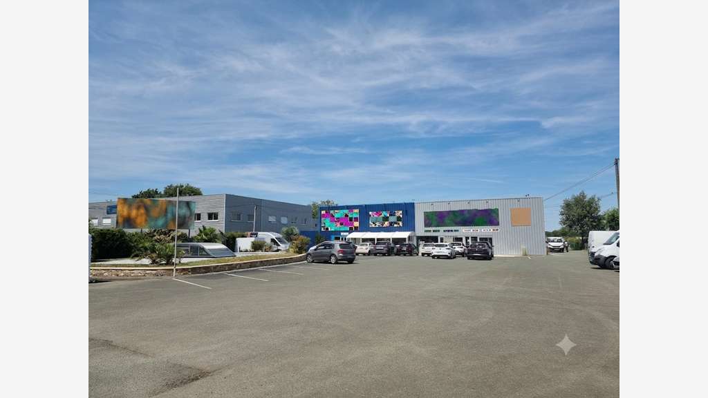 AV local d'activité 1200m² à St Barthélemy d'Anjou