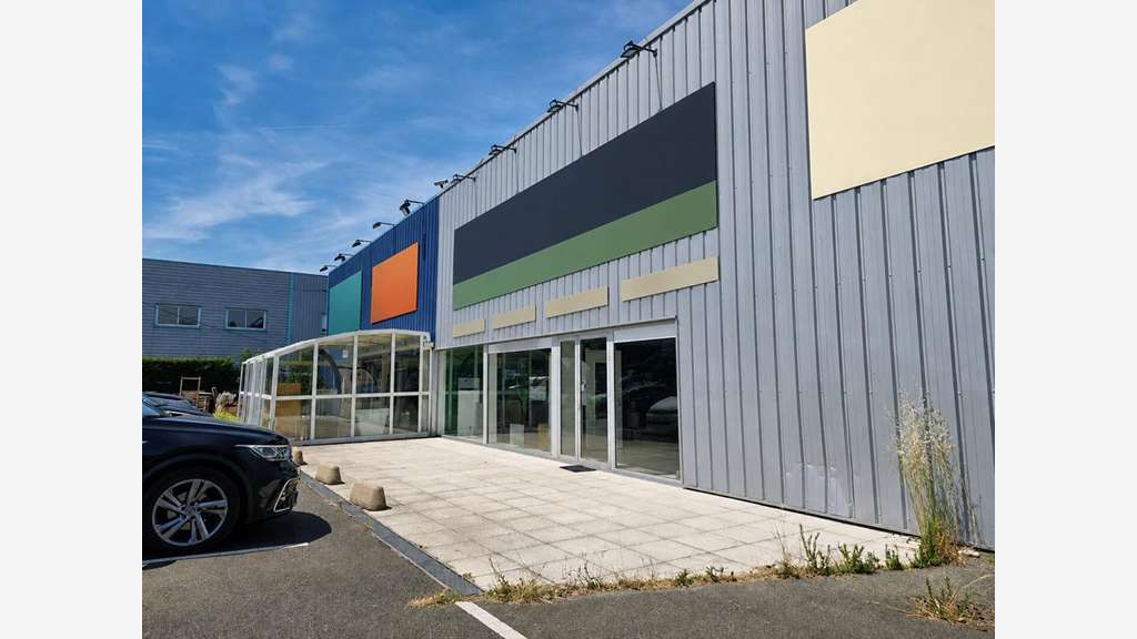 AV local d'activité 1200m² à St Barthélemy d'Anjou