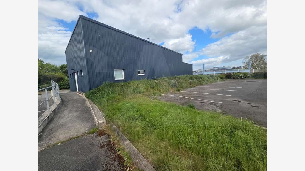 A vendre local d'activité 160m² ZA Saint-Brieuc