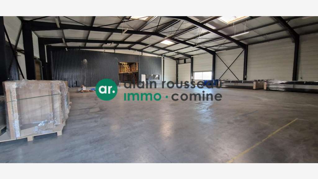 Cède local d'activité 3300m² St-Christophe-du-Bois