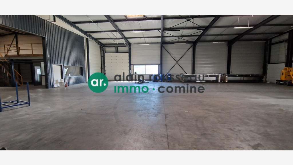Cède local d'activité 3300m² St-Christophe-du-Bois