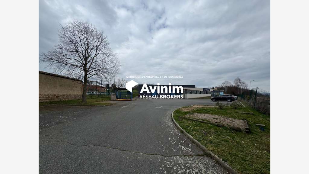 Vente beau bâtiment industriel 1323m² à St-Clément