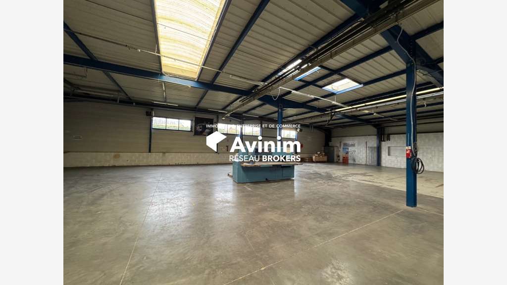 Vente beau bâtiment industriel 1323m² à St-Clément