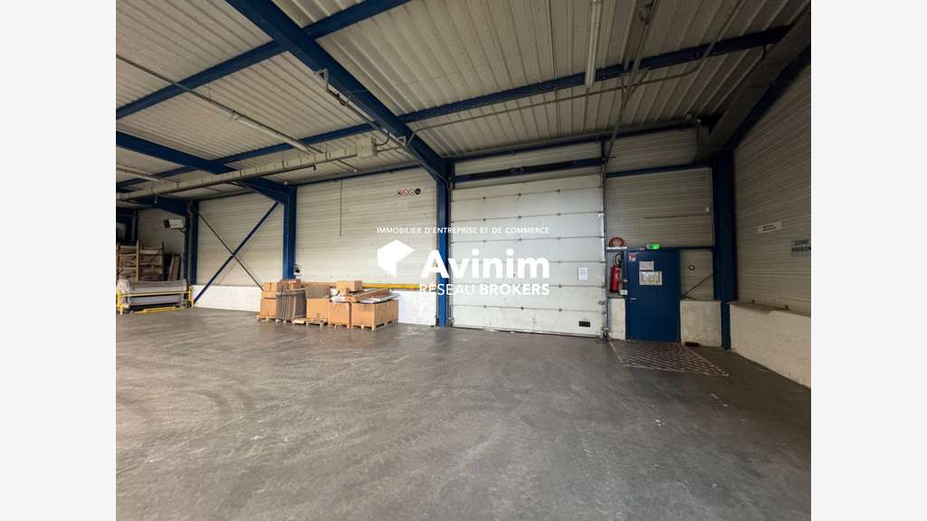 Vente beau bâtiment industriel 1323m² à St-Clément