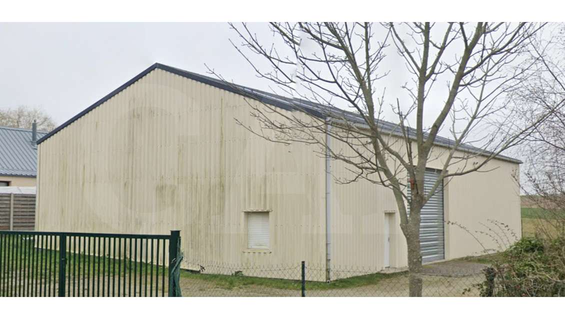 Vente local 300m² Saint-Coulomb zone de Bel Event