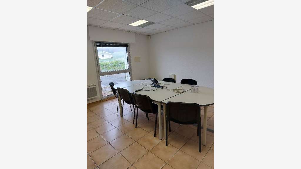 Vente local indus 2670m² à Saint-Denis-lès-Bourg
