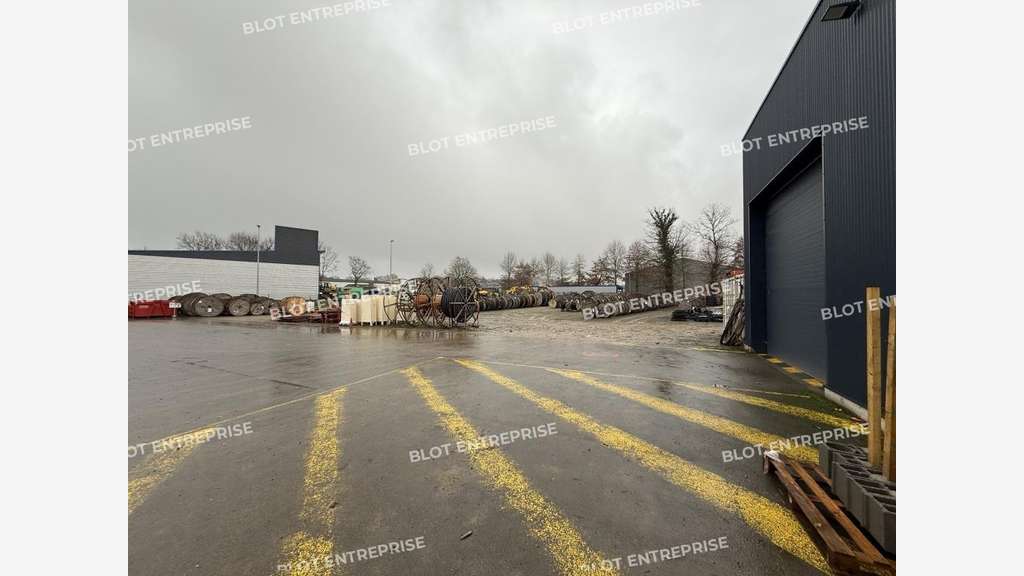 AV bâtiment d'activités 1000m² à Saint-Domineuc