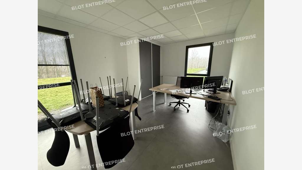 AV bâtiment d'activités 1000m² à Saint-Domineuc