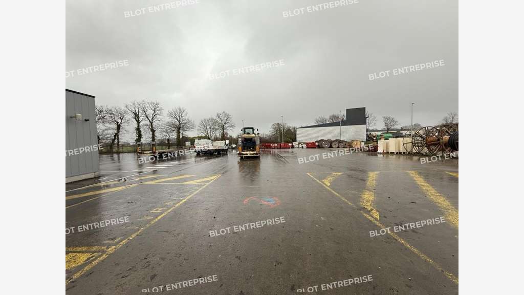 AV bâtiment d'activités 1000m² à Saint-Domineuc