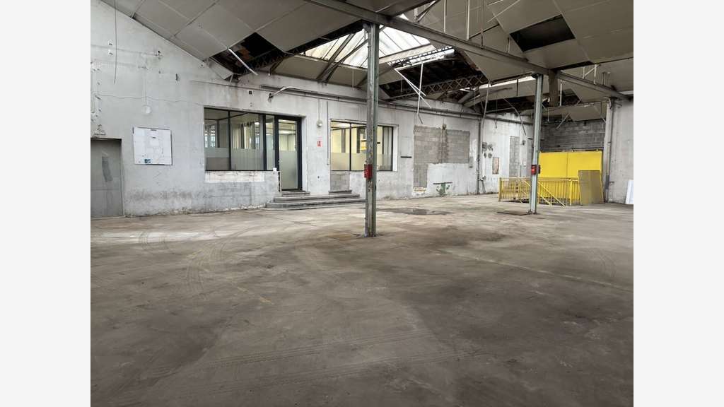 À vendre locaux d'activités 1226m² Saint-Étienne