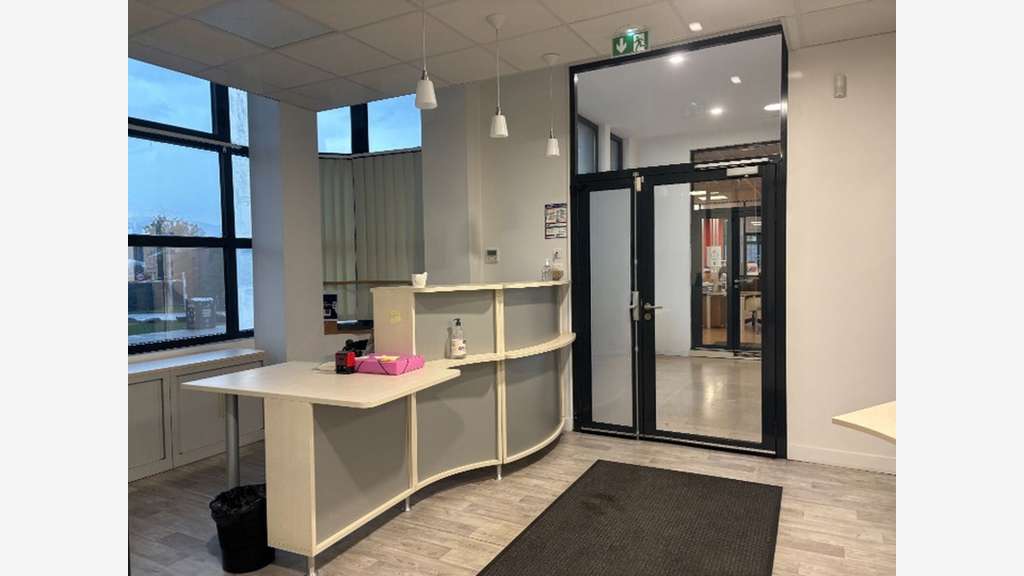 À vendre locaux d'activités 1226m² Saint-Étienne