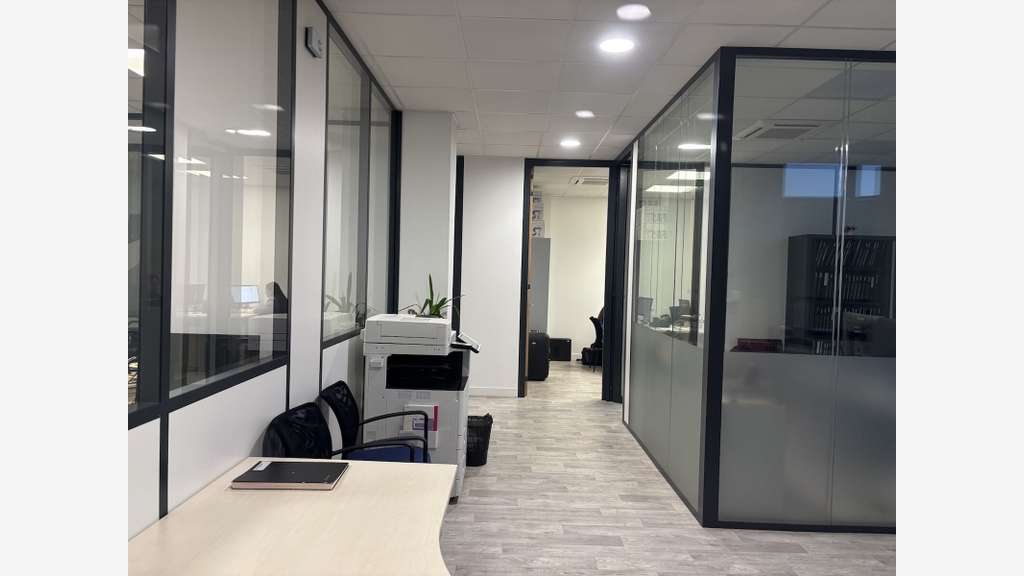 À vendre locaux d'activités 1226m² Saint-Étienne