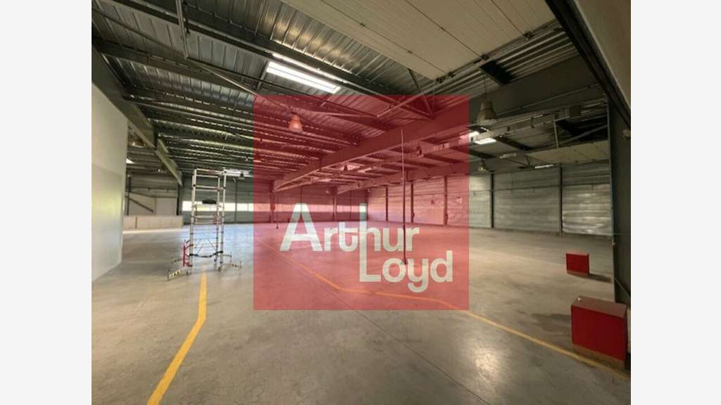 Local d'activité 2185m² Saint Etienne de Fougères