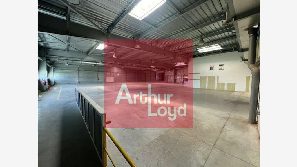Local d'activité 2185m² Saint Etienne de Fougères