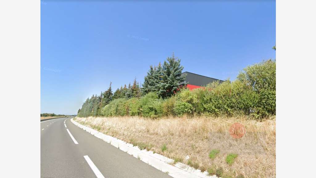 Entrepôt loué à vendre sur axe Grenoble Lyon
