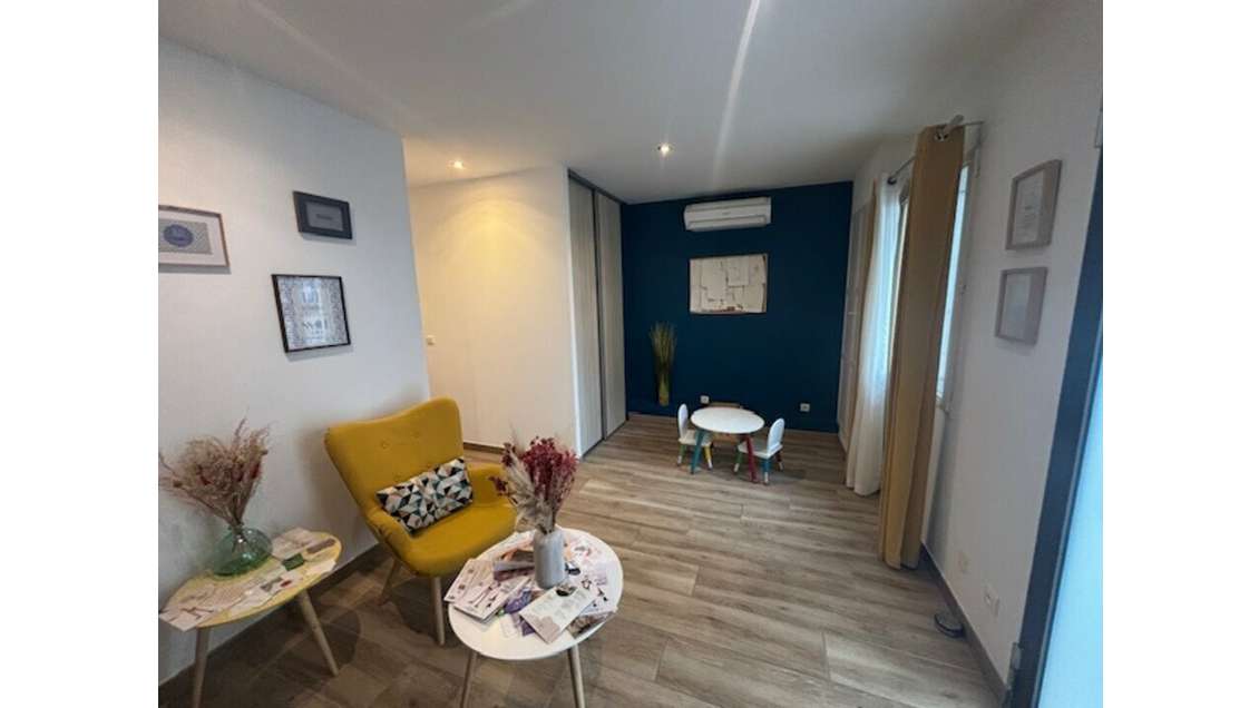 Vente local professionnel 44m² St-Etienne-du-Grès
